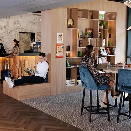 Mercure Centre Hotel 4*